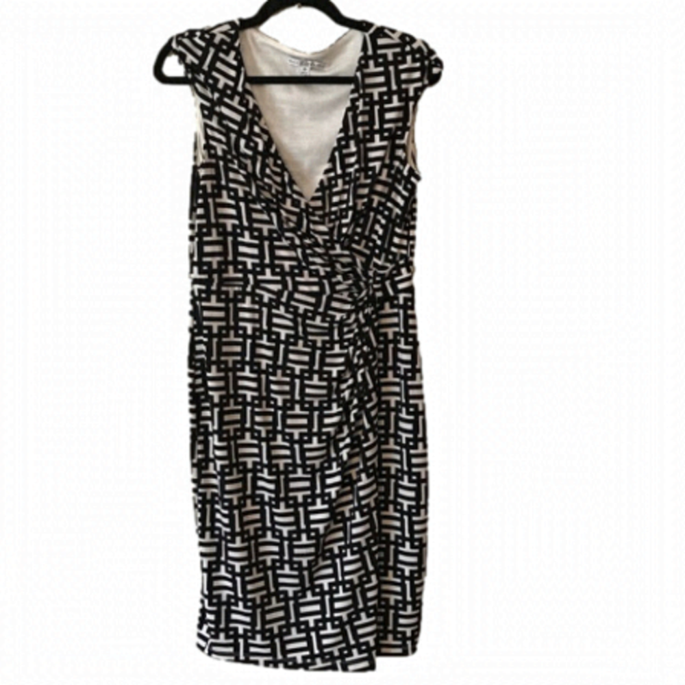 MAGGY London faux wrap sleeveless dress. Black and white. Size 10.